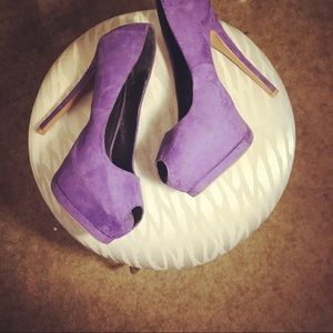 Purple pumps